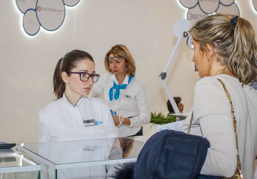 Qué hacer en una exposición de cosméticos profesionales si no trabajas en un salón de belleza
