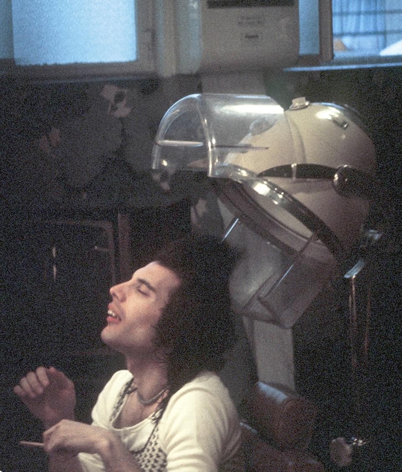 Queen guitarist Brian May posted unknown photos of Freddie Mercury and the band