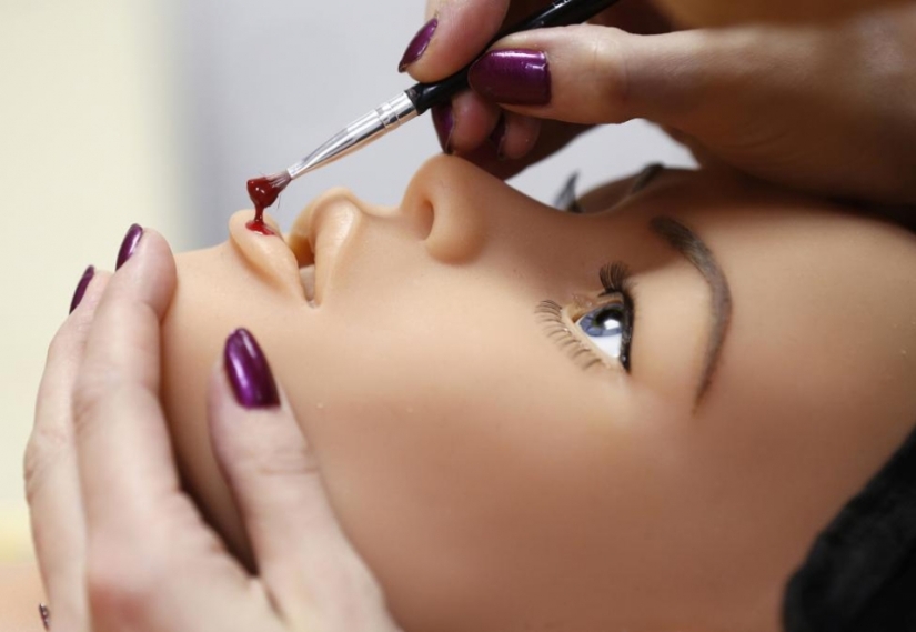 Querida: cómo se producen las mujeres de goma en Francia