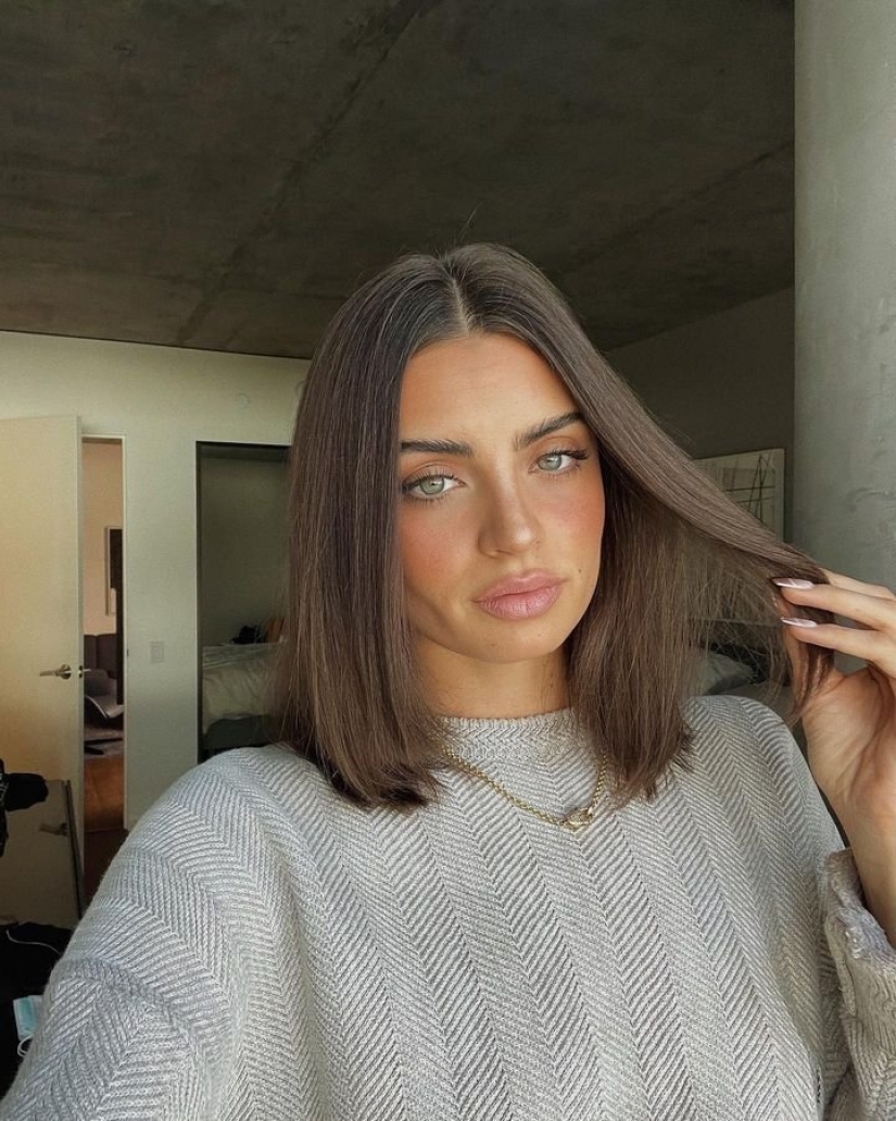 Rachael Kirkconnell: charming photos of the beautiful American TV star