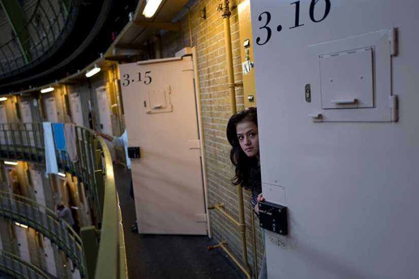Refugees in the Netherlands are welcomed with open arms... and put in prison Refugees in the Netherlands are welcomed with open arms... and put in prison