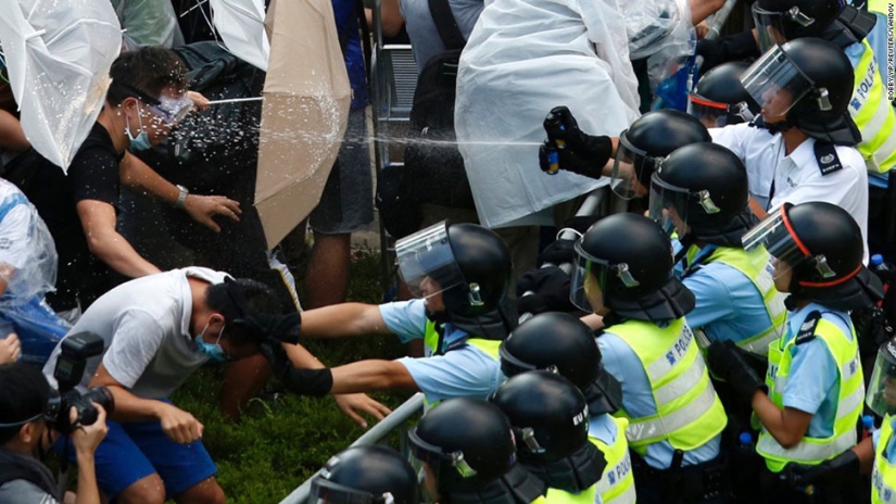 Resistencia Noviolenta: Una foto de Baton Rouge de la que todo Internet está hablando ahora