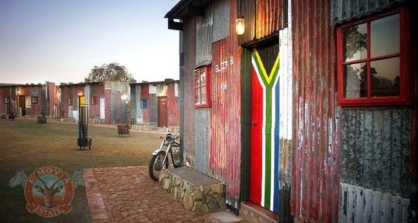 Resort Slums para los ricos que se ríen disimuladamente Resort Slums para los ricos que se ríen disimuladamente