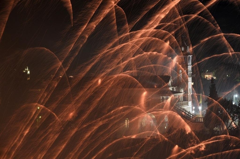 Rocket war at Easter celebration