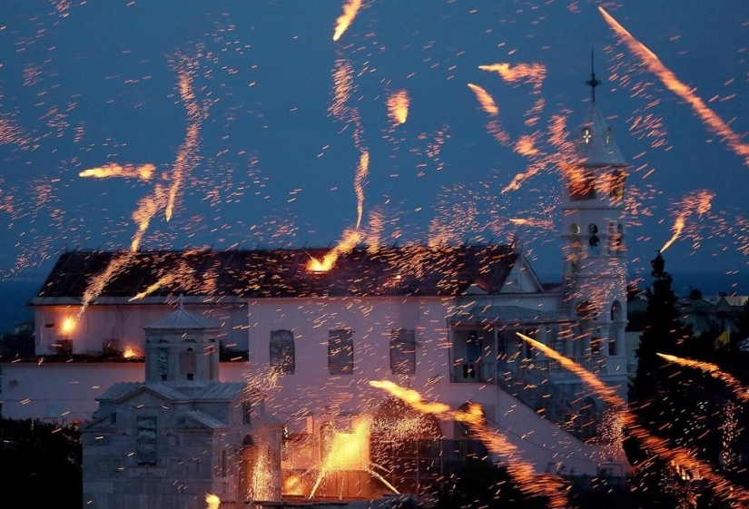 Rocket war at Easter celebration