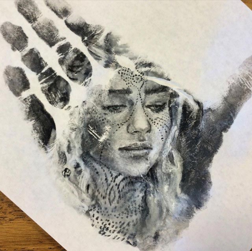 School teacher draws breathtakingly realistic portraits on the palms of his hands and uses them as a stamp