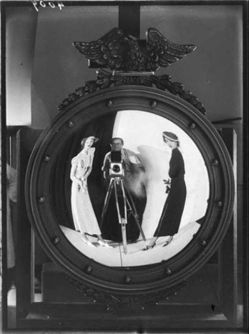 Self-portraits of photographers (part 1)