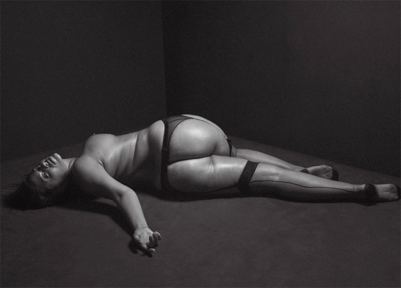 Sexualidad en el cuerpo: sincera sesión de fotos en blanco y negro de la modelo de tallas grandes Ashley Graham