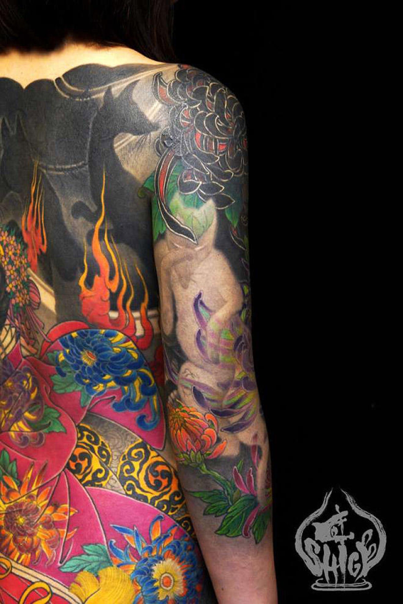 Shige es un tatuador japonés de cuerpo completo.