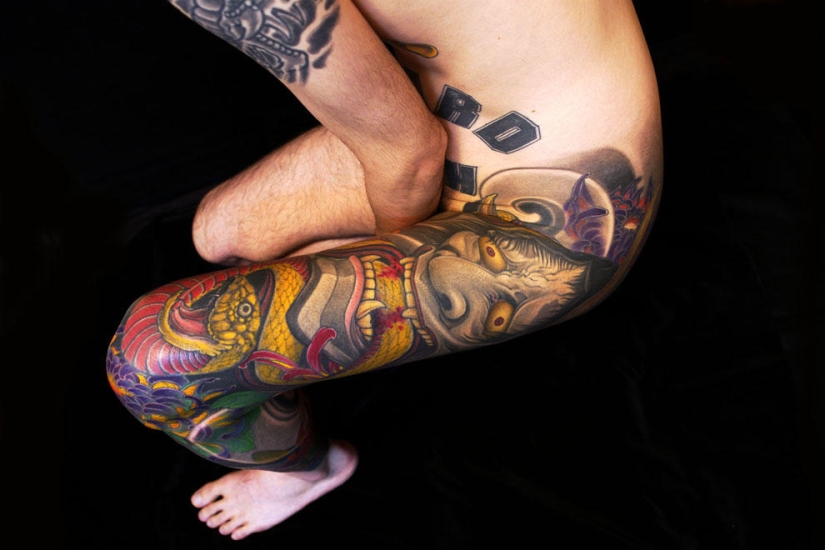 Shige es un tatuador japonés de cuerpo completo.