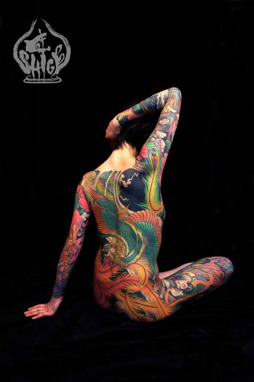 Shige es un tatuador japonés de cuerpo completo.