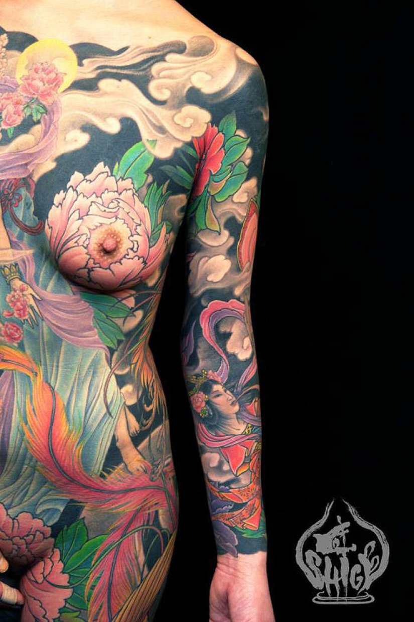 Shige is a Japanese full body tattoo artist.