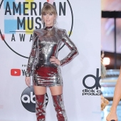 Shine on babe: 10 stars who love rhinestones, sequins and sequins Shine on babe: 10 stars who love rhinestones, sequins and sequins