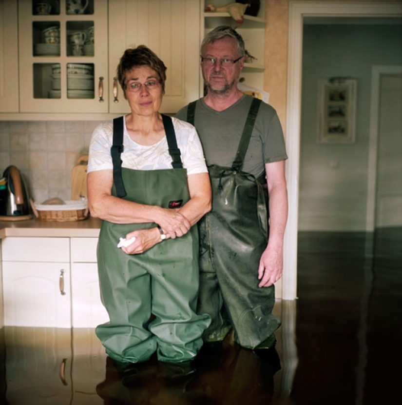 Shocking photos of people in flooded houses