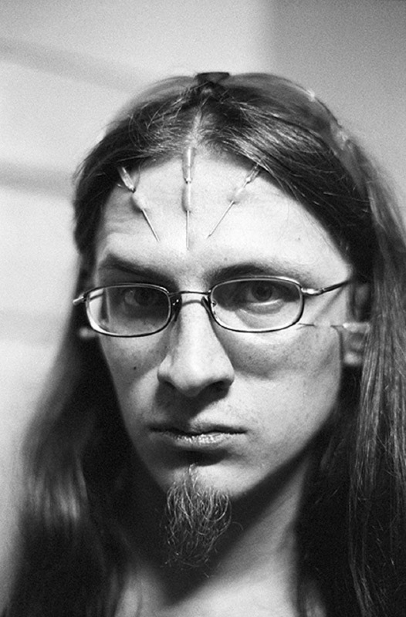 Shocking photos: On hooks Shocking photos: On hooks