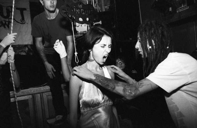 Shocking photos: On hooks Shocking photos: On hooks