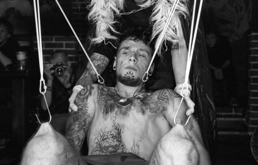 Shocking photos: On hooks Shocking photos: On hooks