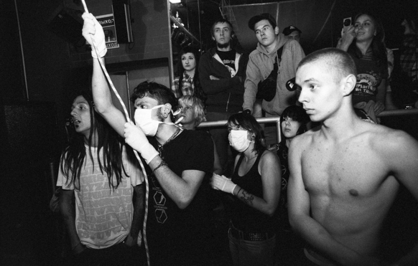 Shocking photos: On hooks Shocking photos: On hooks