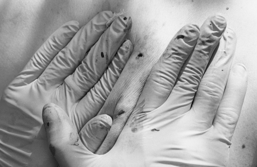 Shocking photos: On hooks Shocking photos: On hooks