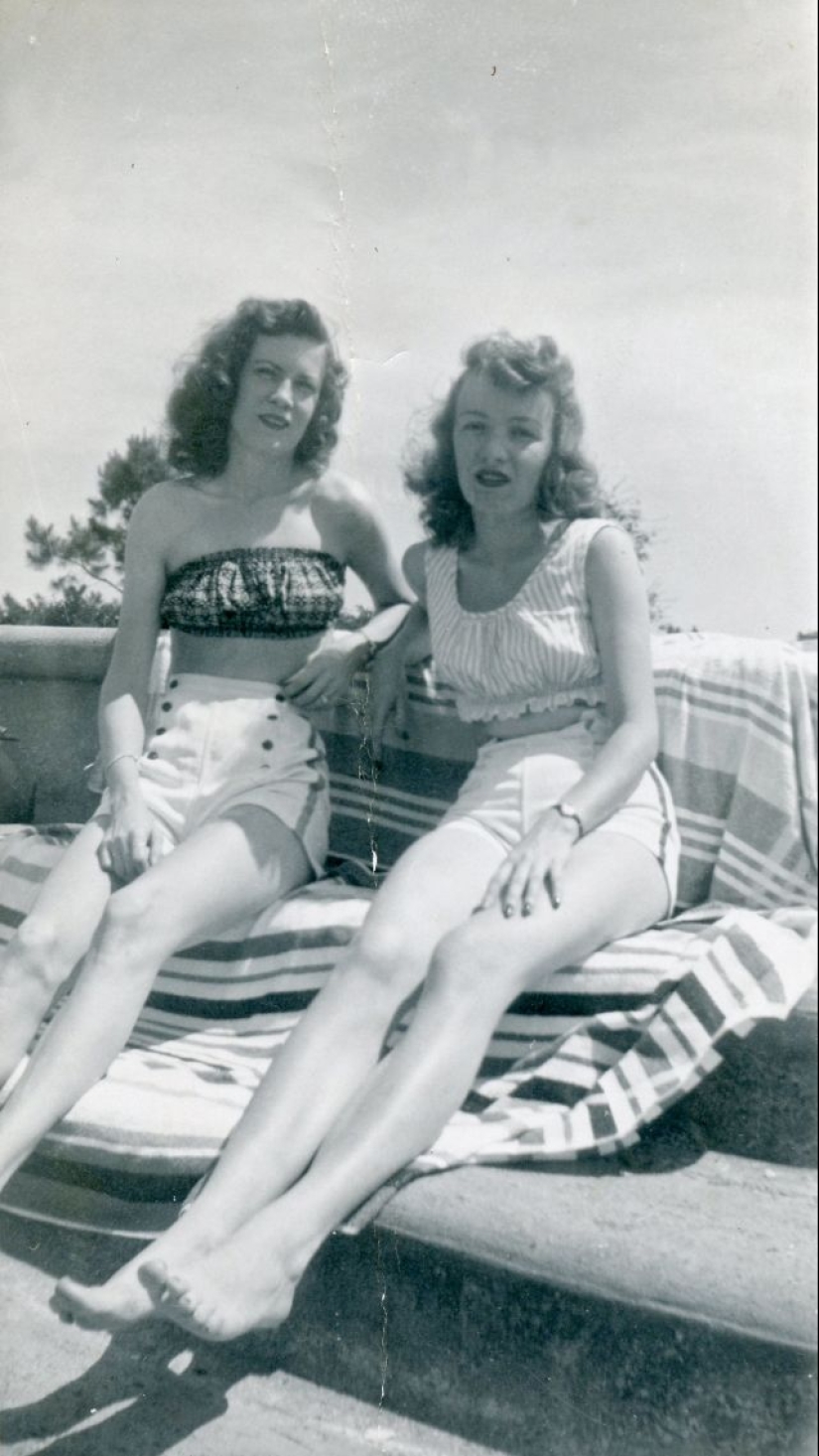 Shorts with a cropped top: the favorite summer outfit of young American women of the 40s