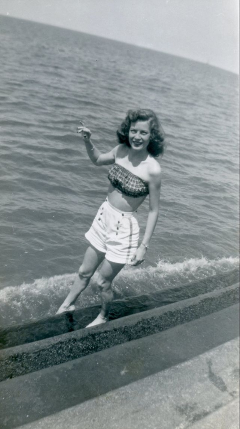 Shorts with a cropped top: the favorite summer outfit of young American women of the 40s