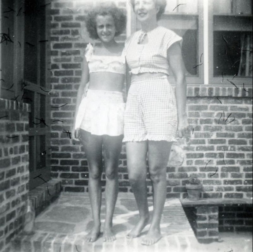 Shorts with a cropped top: the favorite summer outfit of young American women of the 40s