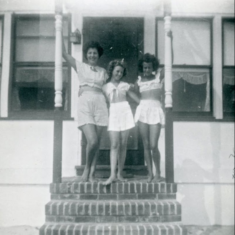 Shorts with a cropped top: the favorite summer outfit of young American women of the 40s