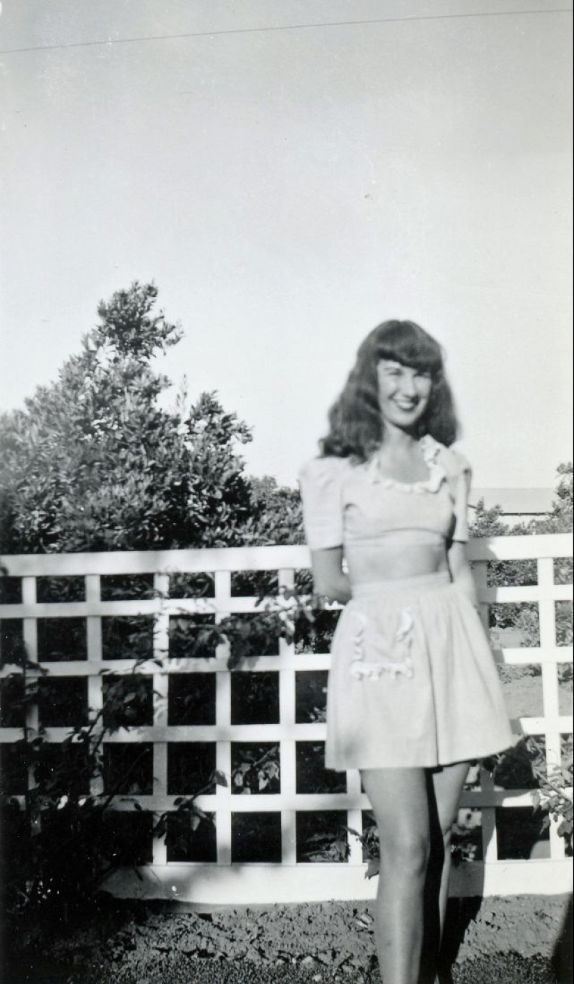 Shorts with a cropped top: the favorite summer outfit of young American women of the 40s