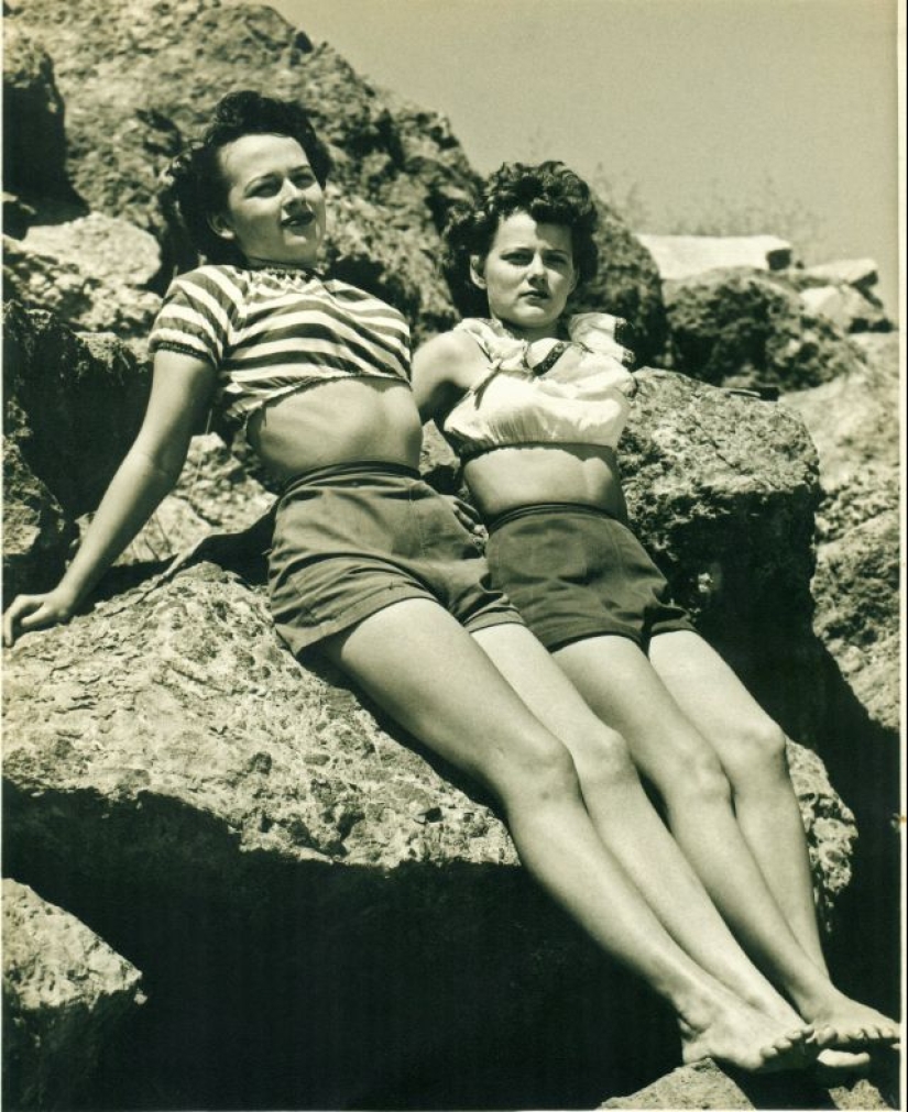Shorts with a cropped top: the favorite summer outfit of young American women of the 40s