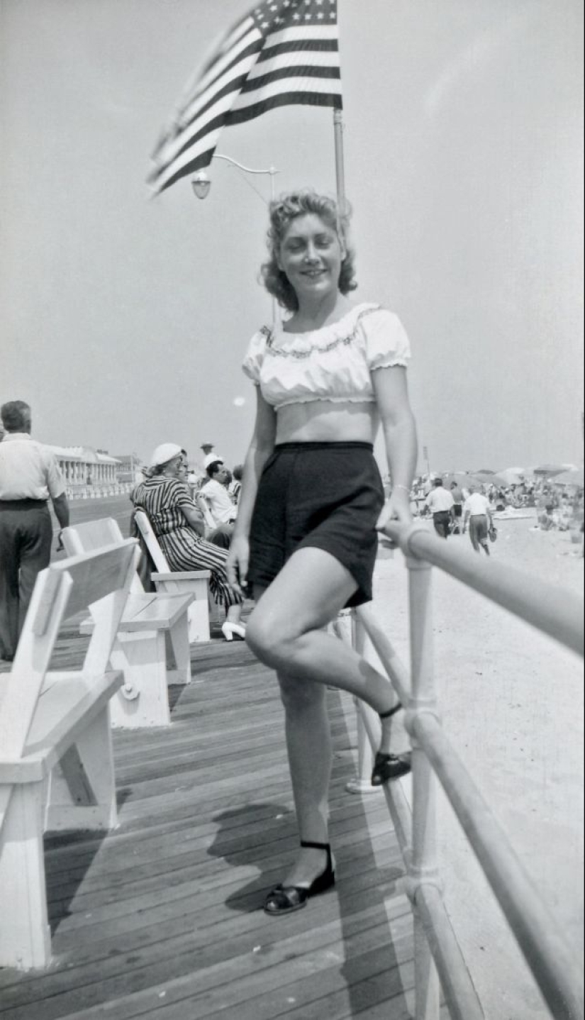 Shorts with a cropped top: the favorite summer outfit of young American women of the 40s