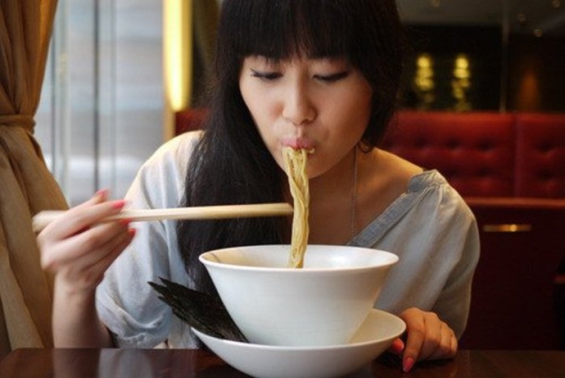 Show your benefits: Chinese restaurant offers discounts depending on breast size