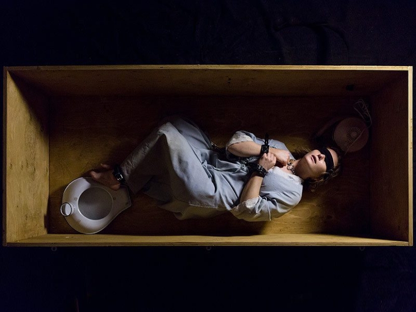 Siete años de infierno: los cónyuges sádicos secuestrado a la niña, violada y se escondió en una caja debajo de la cama