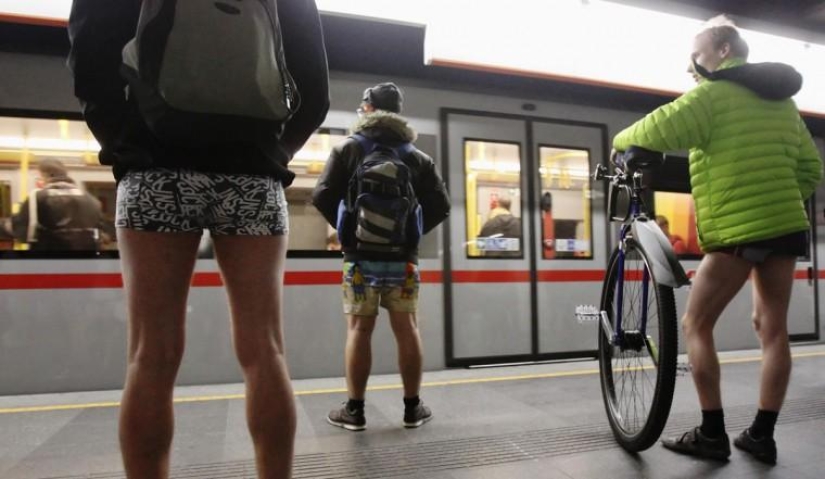 Sin pantalones y vergüenza: el flash mob más brillante de este invierno