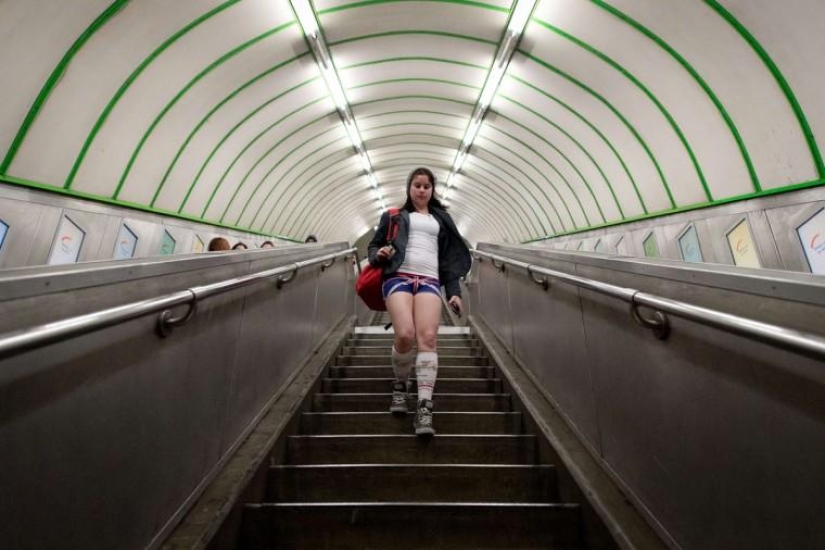 Sin pantalones y vergüenza: el flash mob más brillante de este invierno