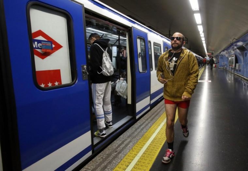 Sin pantalones y vergüenza: el flash mob más brillante de este invierno