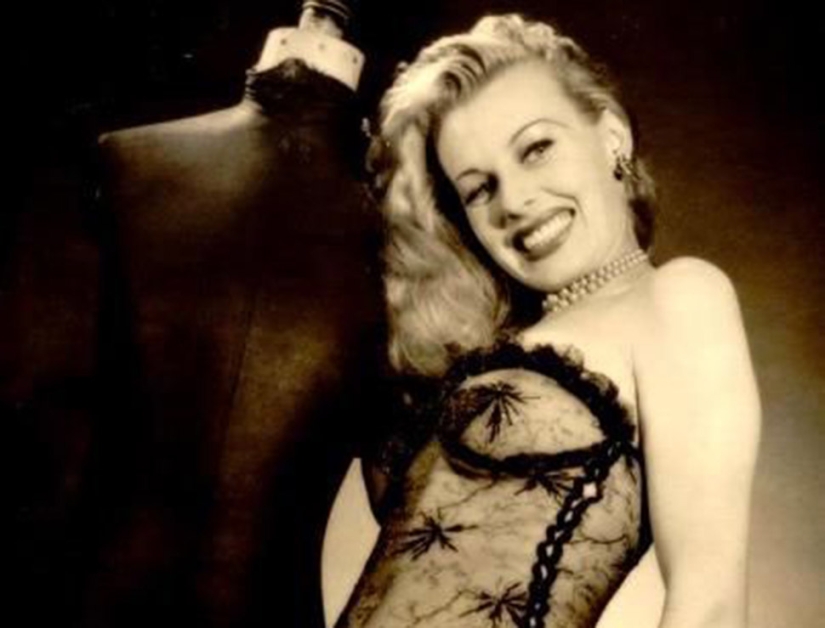 Sira Marti is the first burlesque star from Switzerland Sira Marti is the first burlesque star from Switzerland
