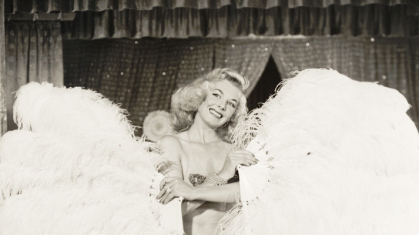 Sira Marti is the first burlesque star from Switzerland Sira Marti is the first burlesque star from Switzerland