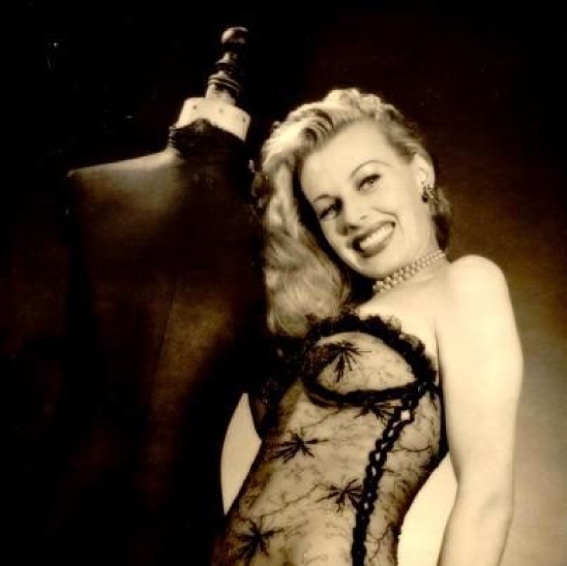 Sira Marti is the first burlesque star from Switzerland Sira Marti is the first burlesque star from Switzerland
