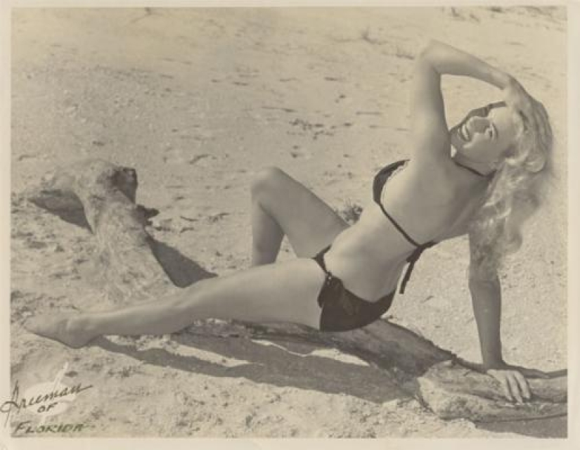 Sira Marti is the first burlesque star from Switzerland Sira Marti is the first burlesque star from Switzerland