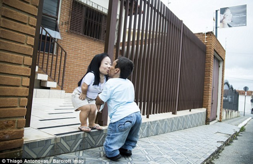 Size doesn't matter: how the shortest couple in the world manages to lead a normal life