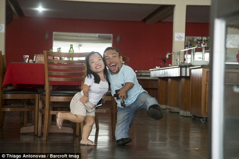 Size doesn't matter: how the shortest couple in the world manages to lead a normal life