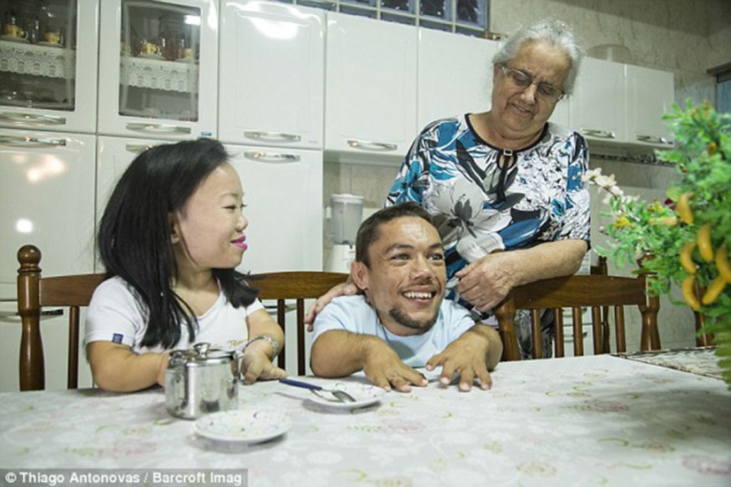 Size doesn't matter: how the shortest couple in the world manages to lead a normal life