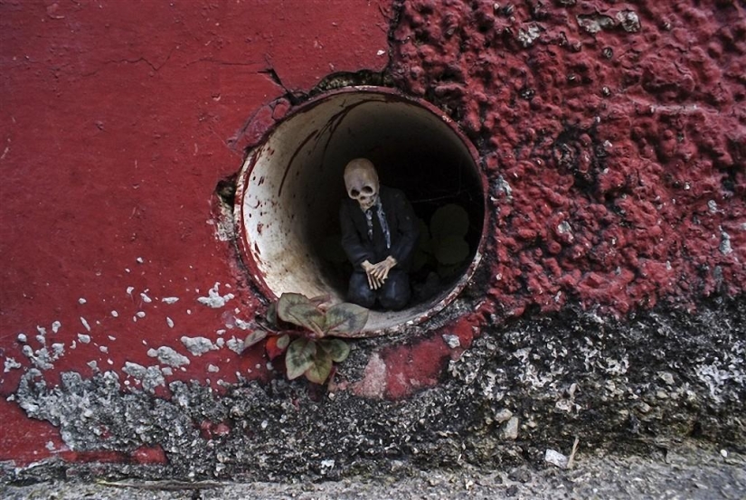 Skeletons on the city streets