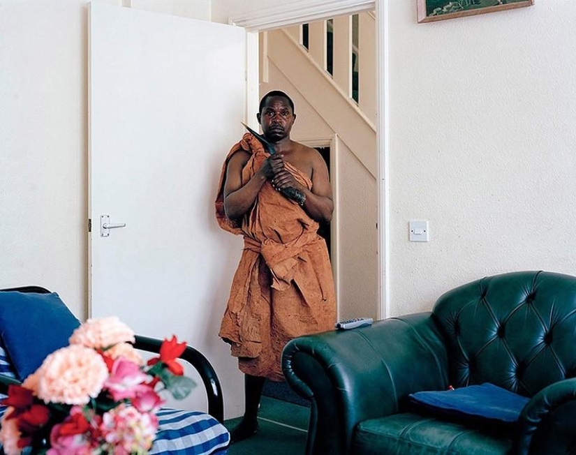 Small worlds of London: emigrants in national costumes