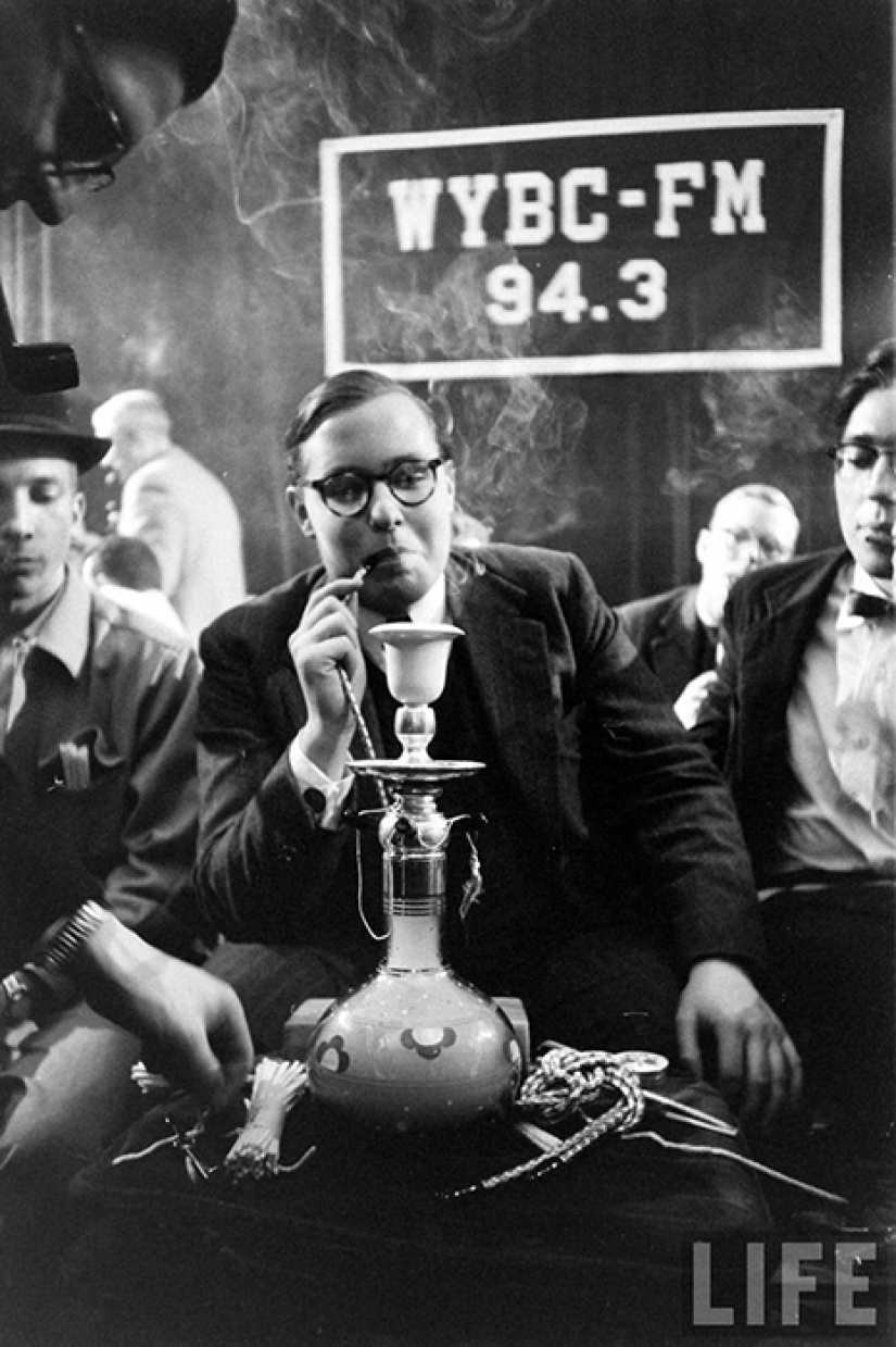Smoke with a rocker: how smoking competitions were held in the USA of the 50s