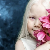 Snow White from Siberia: 8-year-old model with the rarest appearance shocked the Internet Snow White from Siberia: 8-year-old model with the rarest appearance shocked the Internet