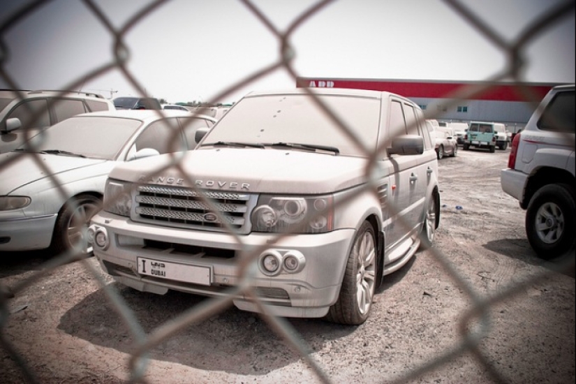 Sobre los problemas de Dubai: se han acumulado demasiados Ferrari abandonados en los estacionamientos