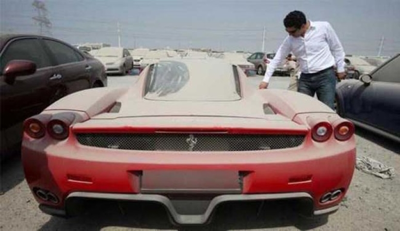 Sobre los problemas de Dubai: se han acumulado demasiados Ferrari abandonados en los estacionamientos