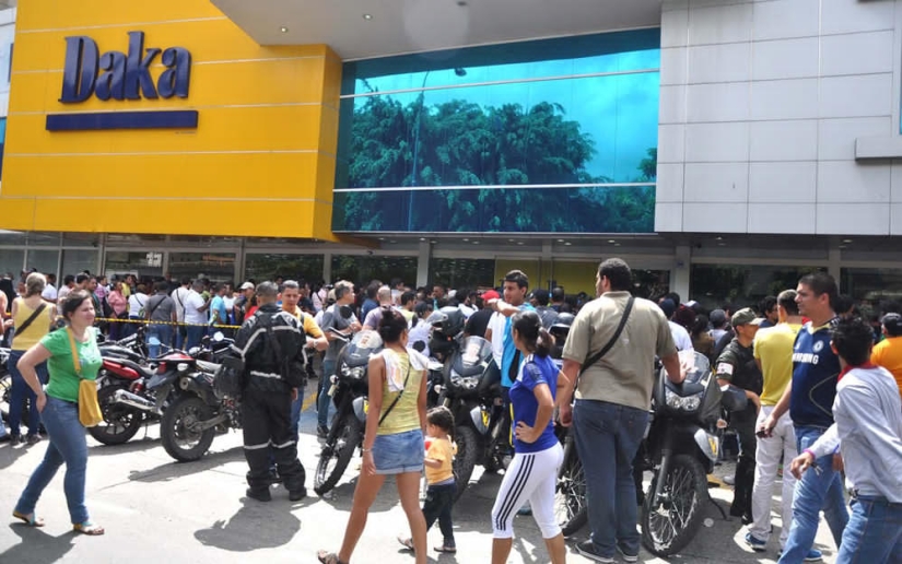 Socialist "occupation" in Venezuela: The army seized shops and distributes goods almost for free Socialist "occupation" in Venezuela: The army seized shops and distributes goods almost for free