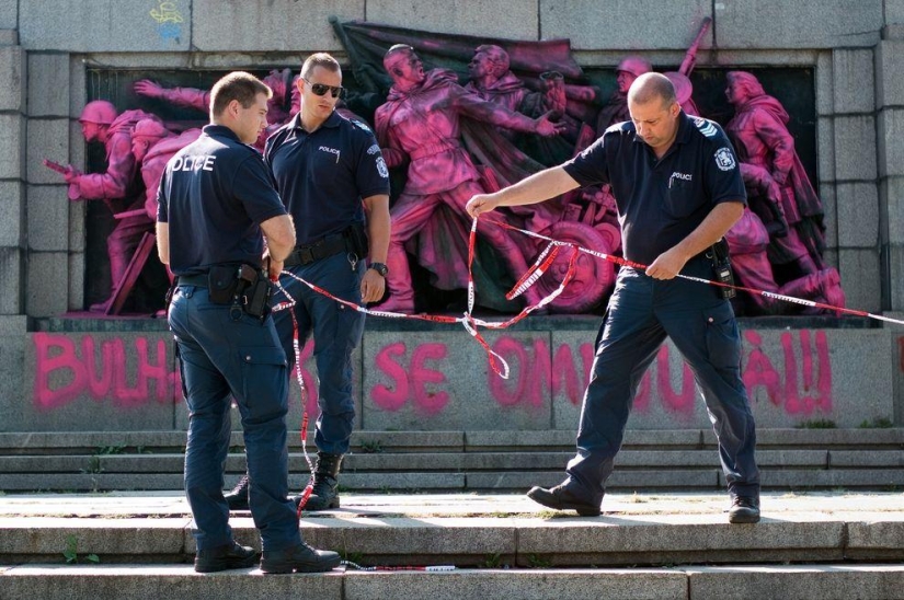 Soldados soviéticos pintados en Sofía Soldados soviéticos pintados en Sofía